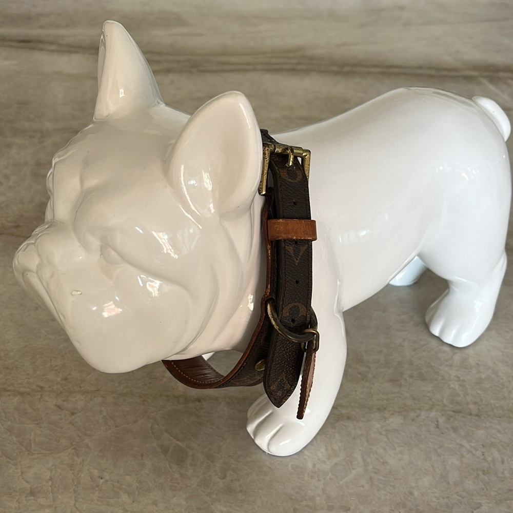 LOUIS VUITTON ✨ Authentic Vintage LV leather dog collar with tag.